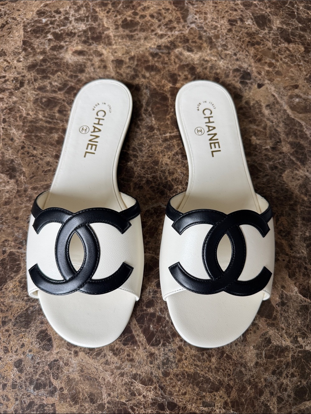 Chanel 26s ivory black logo slides sandals flats sz 39